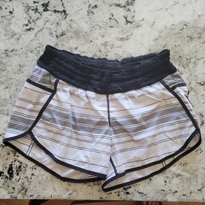 Lululemon Tracker Short II size 10 - 4" inseam